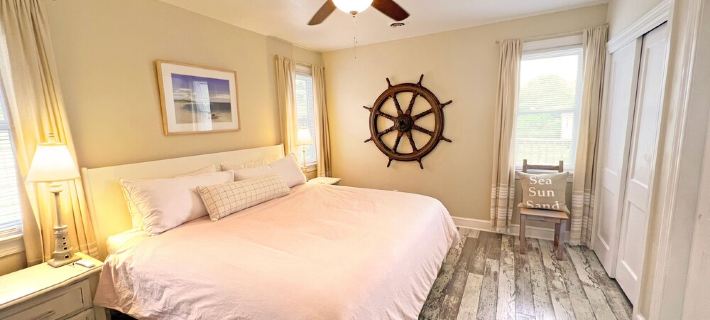 Boaty McBeach House: A Short Walk to Beach, Waterfront Sunsets & Restaurants! Hotel a Colonial Beach