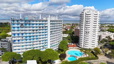Cozy flat with shared pool near the beach