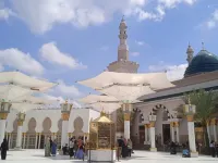 Home Stay Pak Ndan Dekat Masjid Ar-Rahman Hotele w: Kepanjenkidul
