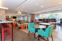 Home2 Suites by Hilton Ft. Pierce I-95 - parking