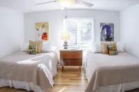 Trendy 3 Bedroom 2 Bathroom In Historic Village - Walk To Everything