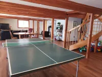 The Chalet - Family-Friendly Waterfront Vacation Home on Crystal Lake فنادق في Harrison