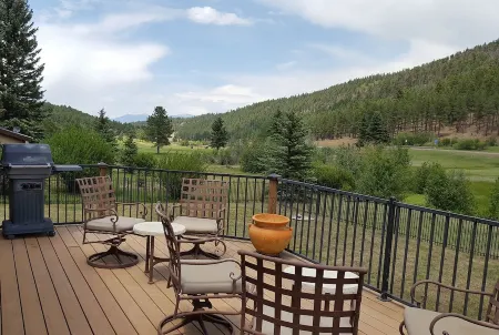 5 Bedroom Ski, Golf, Relax Country Club Home. Pet Friendly. Easy Access.