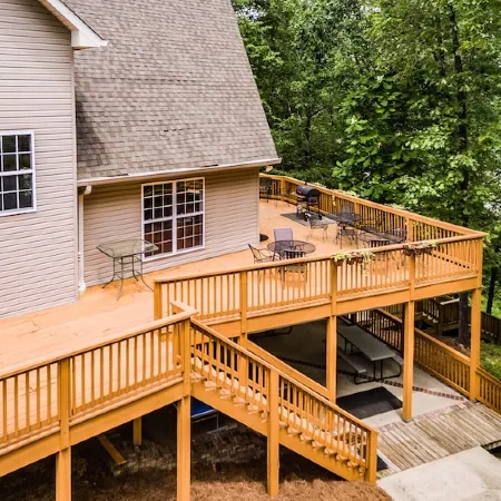 Smith Lake ,Off I65,Sleeps 25, Rocket Fiber Internet! Deep Water, Pets Ok.