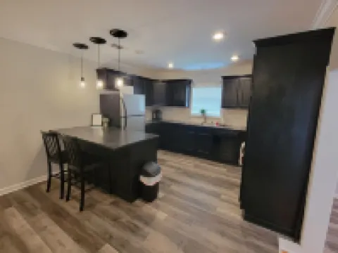 2bed/2bath Cottage in Downtown Houma. 30+ day stays welcome.