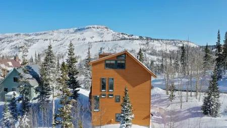 Ski In/Out cabin with best panoramic views in Brian Head. Pets Welcome! Отели в г. Брайан Хед