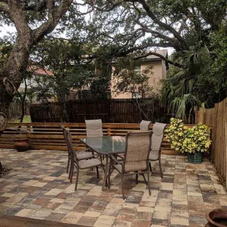 1ST STREET II BEACH HOUSE, UPDATED DOG FRIENDLY  FENCED IN YARD 1 BLOCK TO BEACH