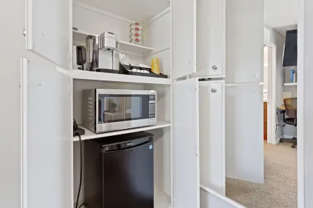 Guest Suite, Private Ent., 5 min LAX, Westchester