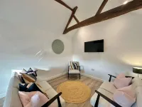 Elegant Apartment in Prime Central Location