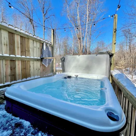 Hot Tub, Couples Hideaway, Private, Gazebo, Serene, Country, Birds, Wildlife