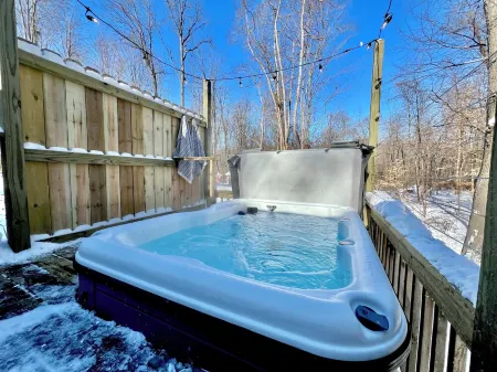Hot Tub, Couples Hideaway, Private, Coziness, Country, Birds,  Wildlife, Quiet