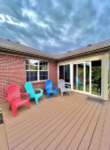 Cali king beds. Best of Nicholasville! Koi pond relaxing backyard. 3 bed 2 bath 尼古拉斯維爾酒店