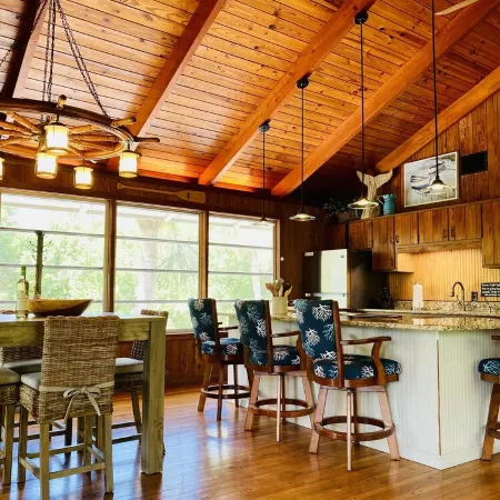 Romantic beach home with golf cart Remodeled Coastal charm Hotele w: Captiva