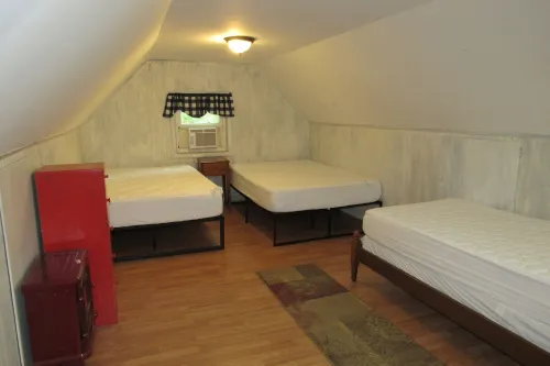 Private, Quiet, Riverfront 3 bedroom Cottage at Woy Bridge Campground & Cabins