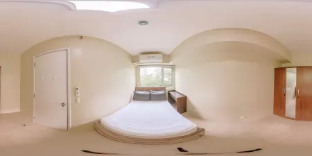 Pool & Garden Tranquility Отели рядом с достопримечательностью «Diversion 21 KTV and Resto»