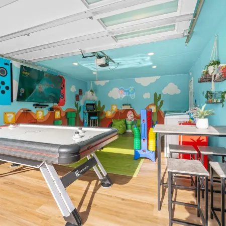 GAME ROOM! Hot Tub+Stock Tank Pool+Fire pit