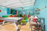 GAME ROOM! Hot Tub+Stock Tank Pool+Fire pit