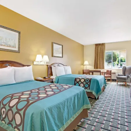 Super 8 by Wyndham Daytona Beach Отели рядом с достопримечательностью «Торговый центр Destination Daytona»