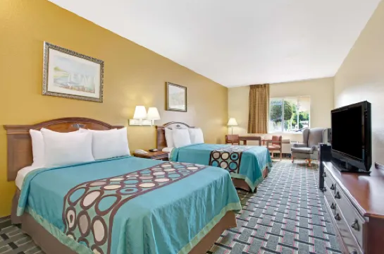Super 8 by Wyndham Daytona Beach