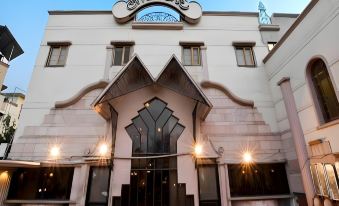 Rajhans Hotel