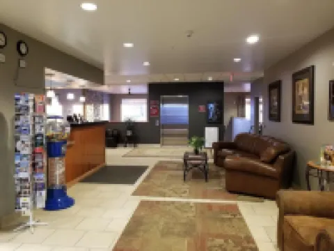 Grand View Inn & Suites