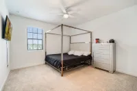 Beautiful and Cozy 3- bedroom townhouse