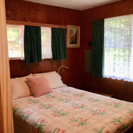 Tranquil Lakefront Cottage Near Acadia Nat’l Park.