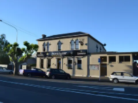 The Prince Albert Backpackers & Bar โรงแรมในเนลสัน