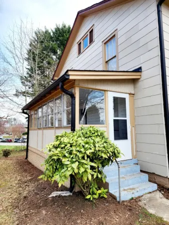 House on Avenue near Lenoir Rhyne University College