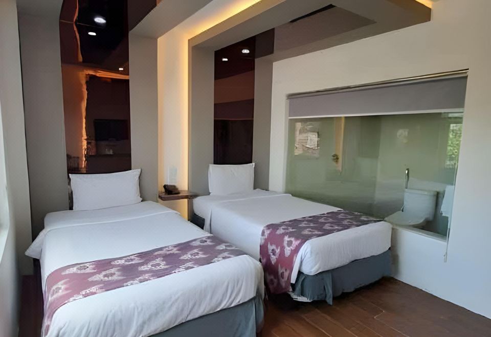 4. Hotel Su..