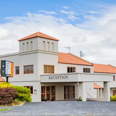 Albany Executive Motor Inn Limited Hotels near North Harbour Stadium