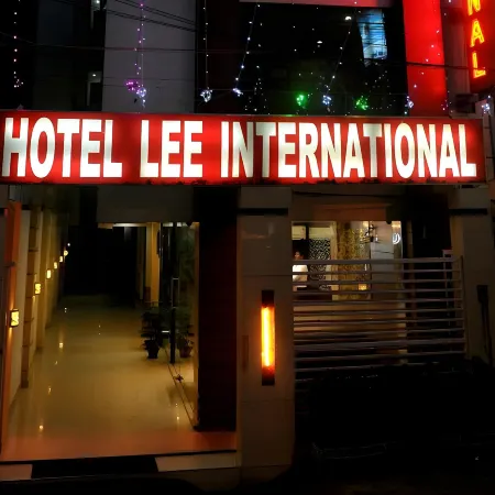 Hotel Lee International Отели рядом с достопримечательностью «Саенс Сити»