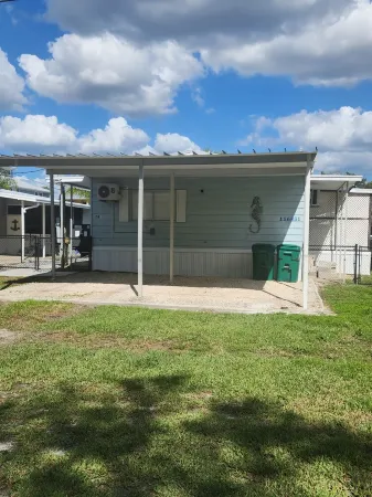 Adventurous Fish Tales- Deep Water Canal! Отели рядом с достопримечательностью «American Pro Diving Center-Swim With Manatees»