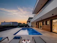 Old Olive VI - Villas