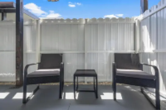 Deluxe studio in fabulous Miami Gardens with a nice King Bed, AC, Wi-Fi 마이애미가든 호텔