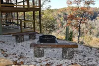 Sunsets 4ever Cabin- 360 views 2-bedroom cabin with WiFi & Hot Tub