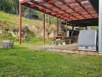 Hazy Hill Estate, a renovated Miners Cottage, surrounded by nature Hotels in Yea