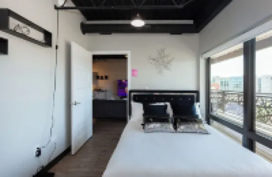 The Cartier Lux DT Apt w/Skyline view