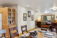 Charming Gardiner Home Steps from Yellowstone