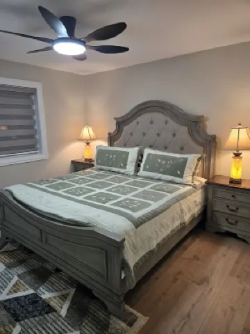Fully renovated private & cozy 3 bdr cottage with hot tub close to Warren Dunes
