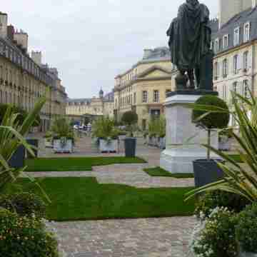 Douces Nuits Caennaises - City center apartment with free private parking Others