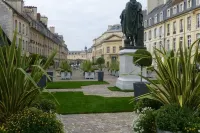Douces Nuits Caennaises - City center apartment with free private parking