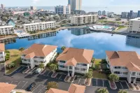Stunning 2BR 4beds waterfront condo close to the beach!