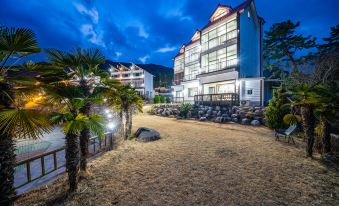 Geoje Island Eoreum Spa Dog Pension