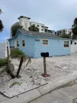 Charming Beach Cottage just steps away from Beautiful Clearwater Beach!!