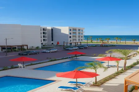 Beachfront Chalet in Porto Said Egypt  Perfect Getawa Отели рядом с достопримечательностью «El Nasr Museum For Modern Art»