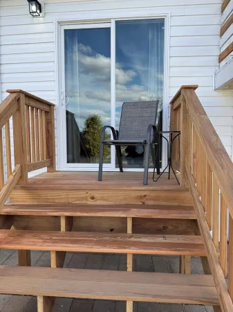 Cozy Riverfront Retreat Отели в г. Саамико