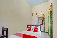 Bromo Family Guest House