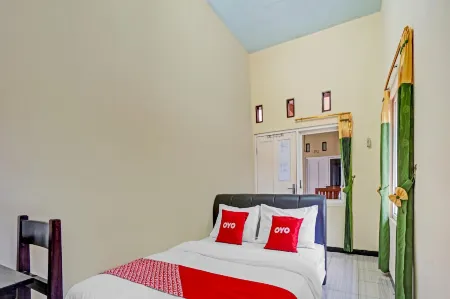 Bromo Family Guest House Отели в г. Malang Regency
