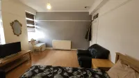 London Edgware Station Apartment